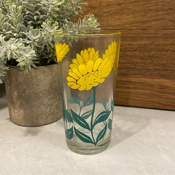 Mid-century Yellow and Green Flower on Glass - Picture 3 of 5